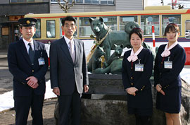 秋田県・秋北バスの運転手さんとバスガイドさん、社長さん